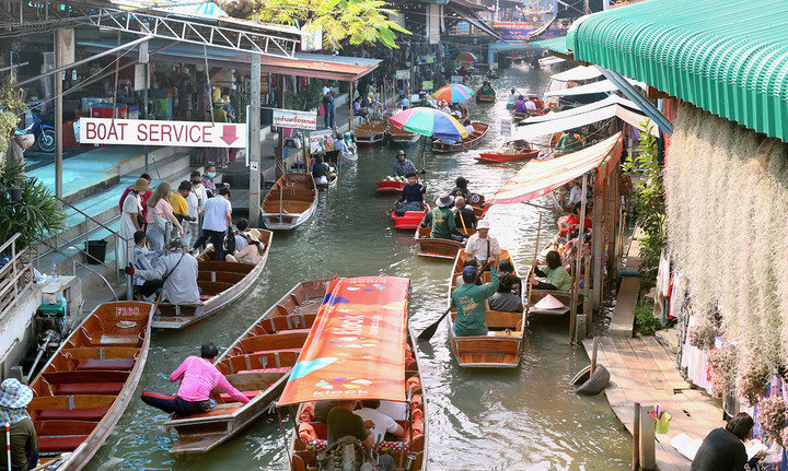 Damnoen Saduak Floating Market