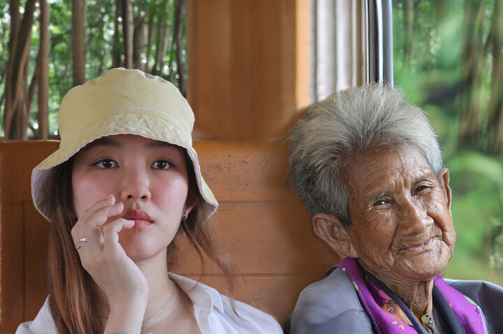 Wooden Bridge bij Wan Pho & Cave & Monkeys & Sayok Noi Falls 